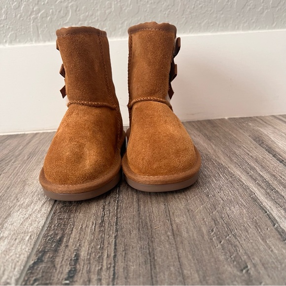 Koolaburra by UGG Victoria Short Winter Boots bow Brown fur Girls Size 8 NWT - Picture 2 of 13